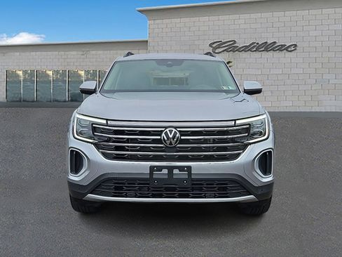 Used 2024 Volkswagen Atlas SE image 2