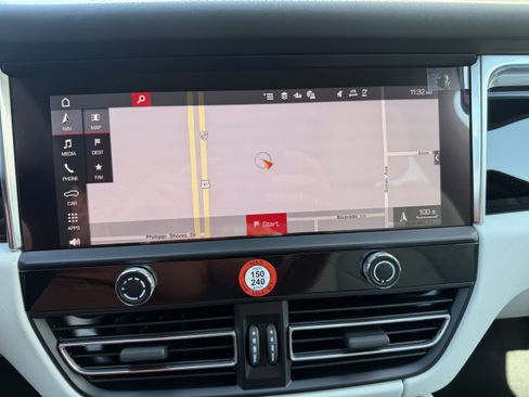 New 2026 Porsche Macan image 27