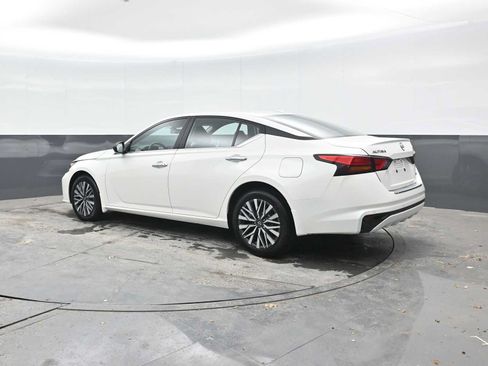 Used 2023 Nissan Altima 2.5 SV AWD/4WD image 2