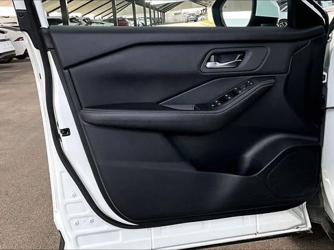 Certified 2024 Nissan Rogue SV image 21