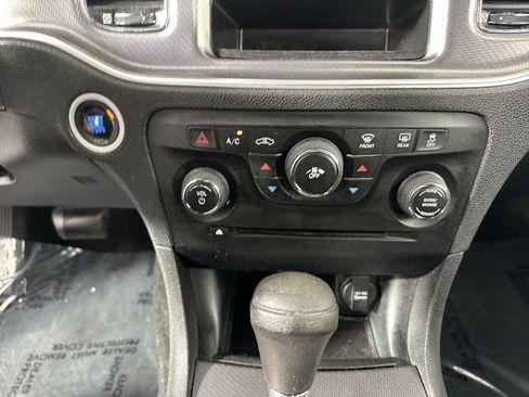 Used 2013 Dodge Charger SE RWD image 7