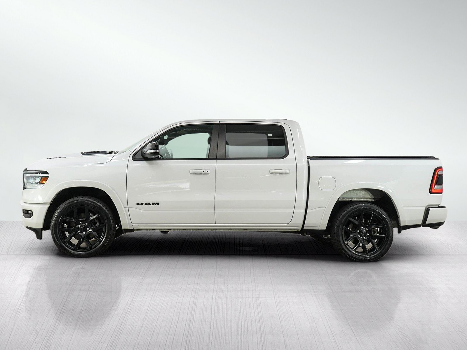 Used 2022 RAM 1500 Laramie AWD/4WD image 2