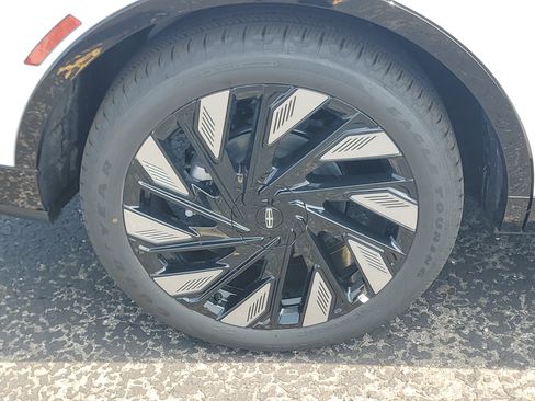 New 2026 Lincoln Nautilus Reserve AWD/4WD image 5