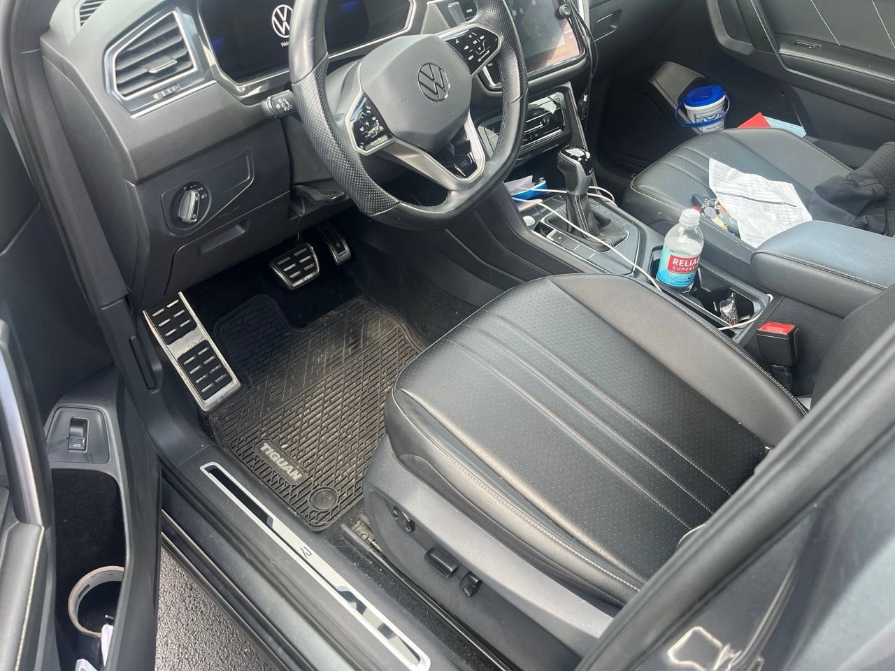 Used 2022 Volkswagen Tiguan SE R-Line FWD image 8
