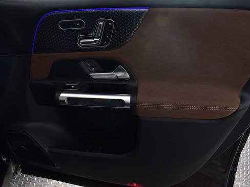 Certified 2025 Mercedes-Benz GLB 35 AMG 4MATIC image 39