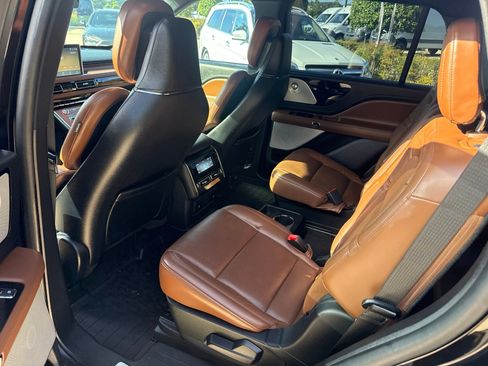 Used 2021 Lincoln Aviator Reserve w/ Equipment Group 201A RWD image 10