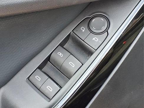 Used 2025 Chevrolet Equinox LT w/ Safety and Technology Package FWD image 16