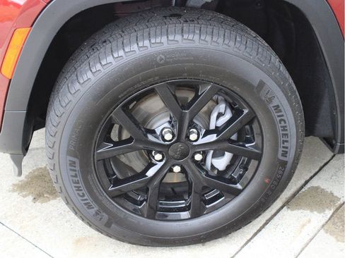Used 2026 Jeep Grand Cherokee Altitude AWD/4WD image 38