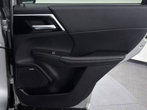 Used 2025 Mitsubishi Outlander SE AWD/4WD image 21