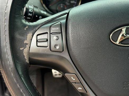 Used 2011 Hyundai Genesis 3.8 RWD image 17