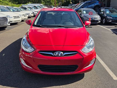 Used 2013 Hyundai Accent SE FWD image 2