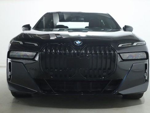 Certified 2023 BMW i7 xDrive60 AWD/4WD image 6