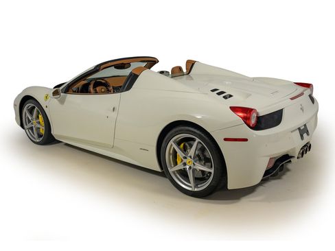 Used 2015 Ferrari 458 Spider RWD image 13