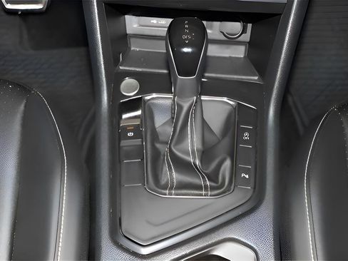 Used 2023 Volkswagen Tiguan SE R-Line image 14