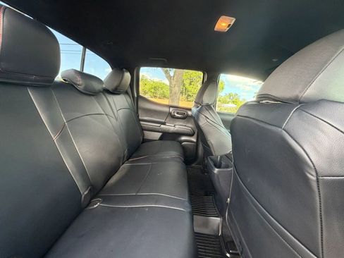 Used 2019 Toyota Tacoma TRD Sport w/ Technology Package AWD/4WD image 16