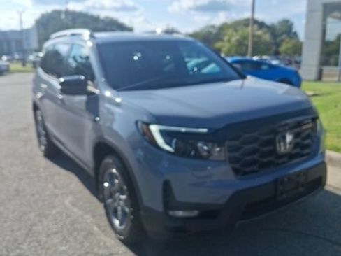 Used 2025 Honda Passport TrailSport image 4
