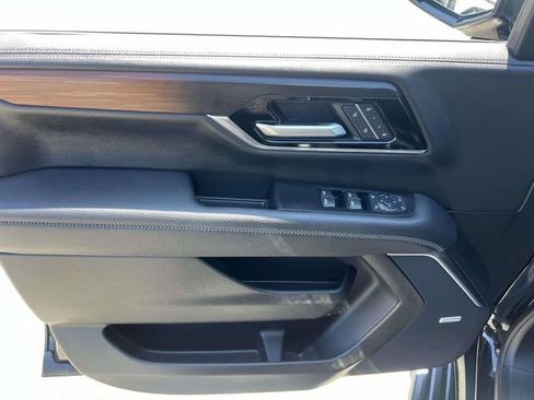 Certified 2025 GMC Yukon XL Denali AWD/4WD image 16