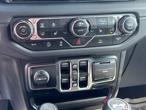 Used 2024 Jeep Wrangler Unlimited Sahara AWD/4WD image 41