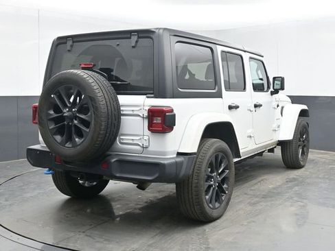 Used 2023 Jeep Wrangler Unlimited Sahara AWD/4WD image 14