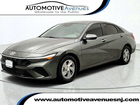 Used 2024 Hyundai Elantra SE FWD image 1