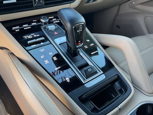 Used 2023 Porsche Cayenne image 29