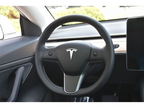 Used 2020 Tesla Model 3 Standard Range Plus RWD image 15