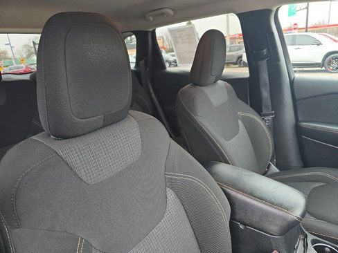 Used 2016 Jeep Cherokee Latitude w/ Cold Weather Group image 47