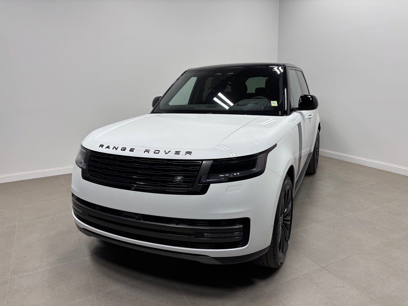 Used 2026 Land Rover Range Rover SE AWD/4WD image 2