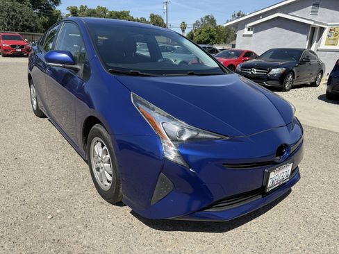 Used 2016 Toyota Prius Two FWD image 3