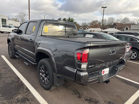 Used 2022 Toyota Tacoma Limited w/ Nightshade Package image 4