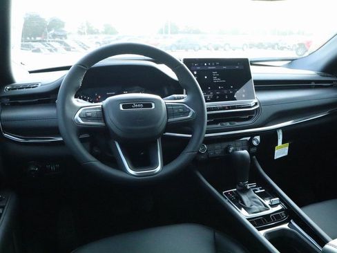 New 2026 Jeep Compass Latitude image 2