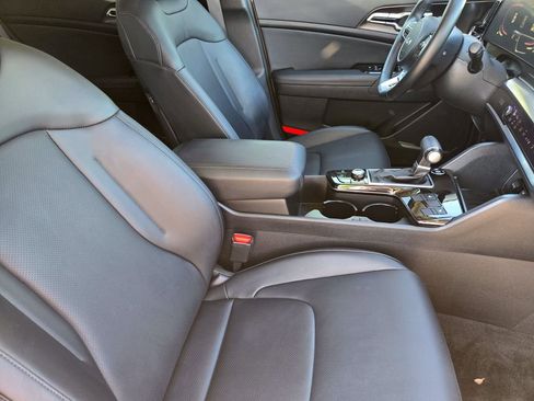 Certified 2024 Kia Sportage EX FWD image 19