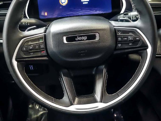 Used 2023 Jeep Grand Cherokee Altitude AWD/4WD image 19
