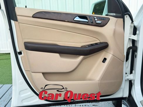 Used 2019 Mercedes-Benz GLE 400 4MATIC image 11