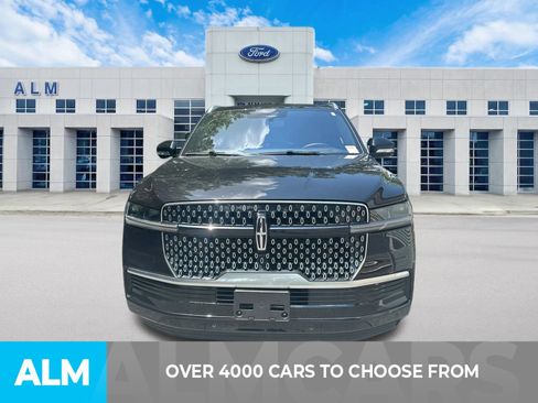 Used 2025 Lincoln Navigator Reserve AWD/4WD image 2