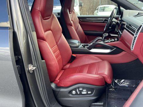 Used 2021 Porsche Cayenne Turbo image 26