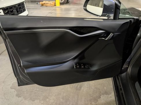 Used 2020 Tesla Model S Long Range Plus image 29