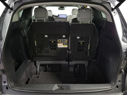 Used 2025 Toyota Sienna XLE FWD image 28