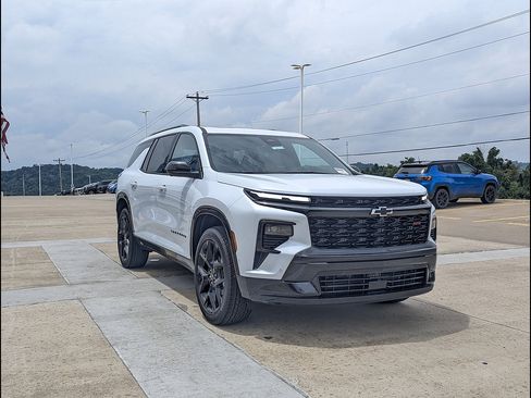 New 2026 Chevrolet Traverse RS w/ LPO, Floor Liner Package AWD/4WD image 5