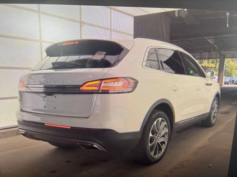 Used 2022 Lincoln Nautilus Reserve AWD/4WD image 2