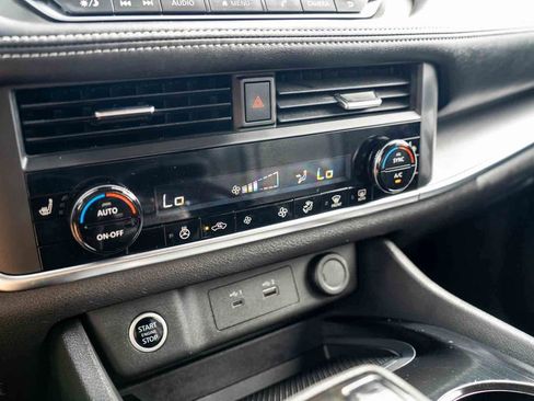 Used 2023 Nissan Rogue SV w/ SV Premium B Package FWD image 20