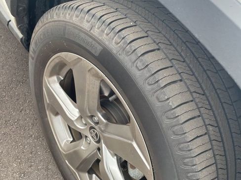 Used 2021 Toyota RAV4 XLE Premium AWD/4WD image 7