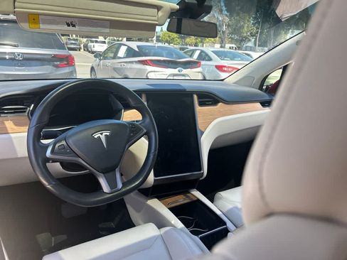 Used 2018 Tesla Model X 75D AWD/4WD image 7