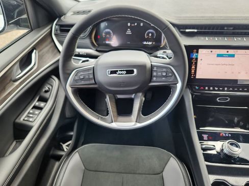 New 2026 Jeep Grand Cherokee Altitude AWD/4WD image 12