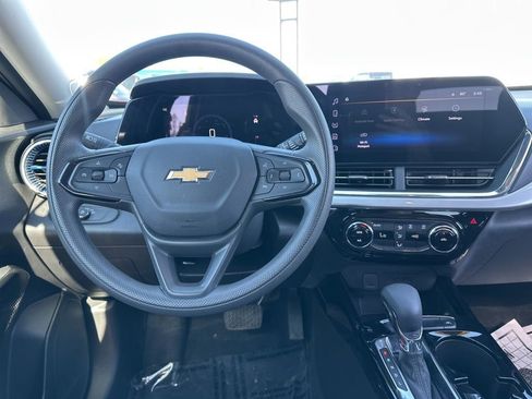 Used 2025 Chevrolet Trax LT image 7