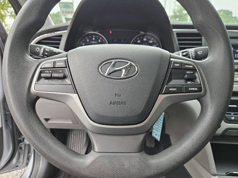 Used 2017 Hyundai Elantra SE FWD image 23