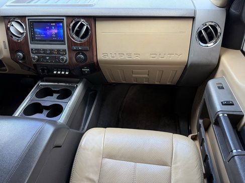 Used 2011 Ford F250 Lariat w/ Lariat Interior Pkg image 17