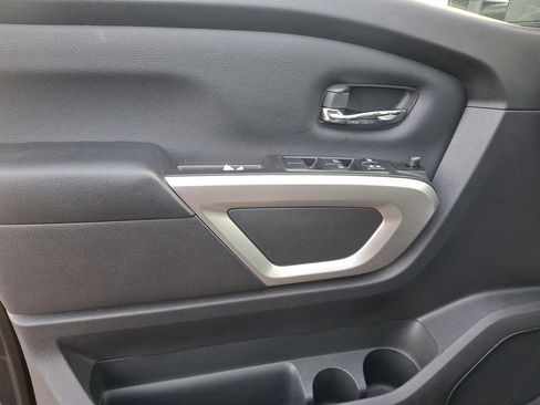 Certified 2023 Nissan Titan SV w/ SV Convenience Package image 12