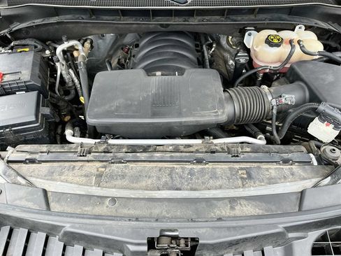 Used 2021 Chevrolet Suburban LT w/ Luxury Package RWD image 10