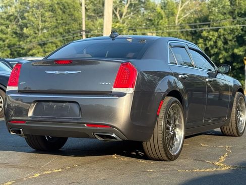 Used 2018 Chrysler 300 Limited image 4